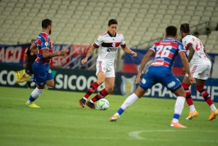 Flamengo desperdiça chances e empata com o Fortaleza
