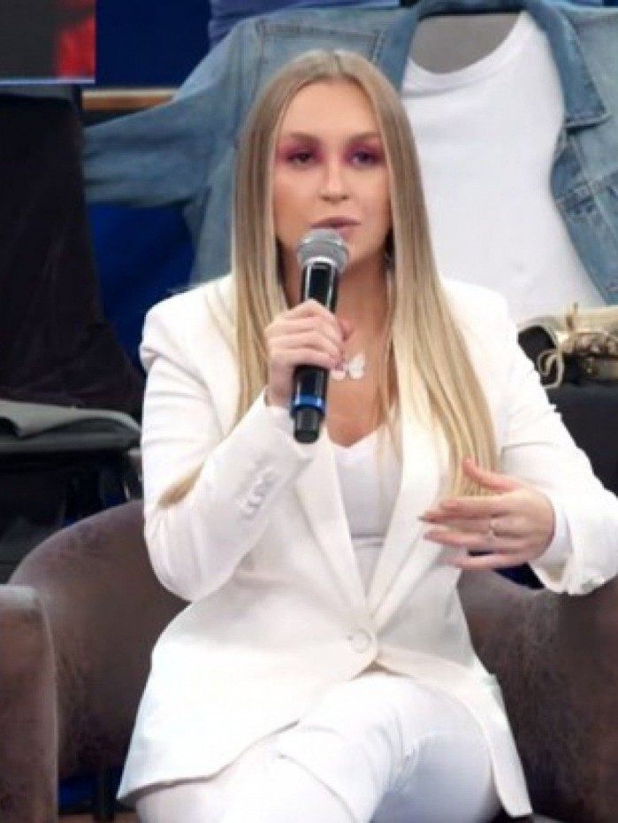 Carla Dias no Altas Horas