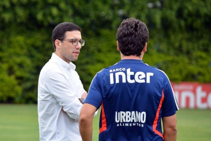 Formado em direito, Pássaro, de 30 anos, foi gerente de futebol do São Paulo na gestão do presidente Leco
