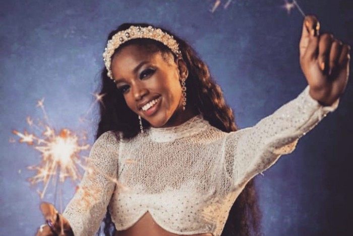 Cantora IZA - Reprodução