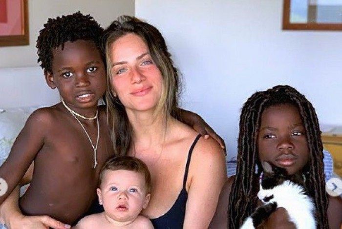 Giovanna Ewbank e os filhos