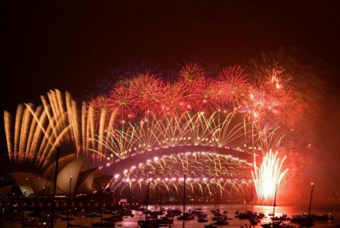 Fogos de artifício na virada do ano de 2021 na ponte Harbour, em Sidney, na Austrália
