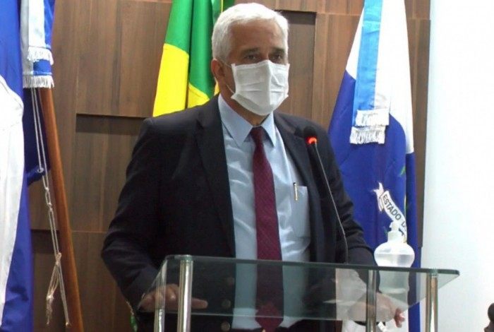 Secretário Estadual de Educação, Comte Bitencourt, na posse dos eleitos de Itaocara, no Noroeste Fluminense.