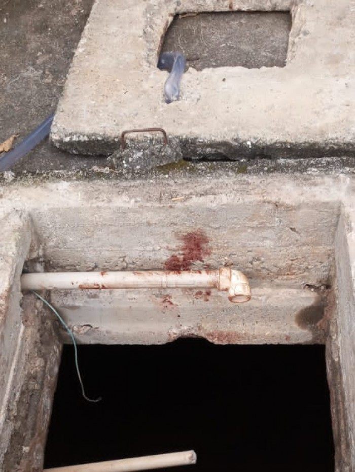 Vitima foi jogada na cisterna no quintal de casa. Suspeito segue foragido. 