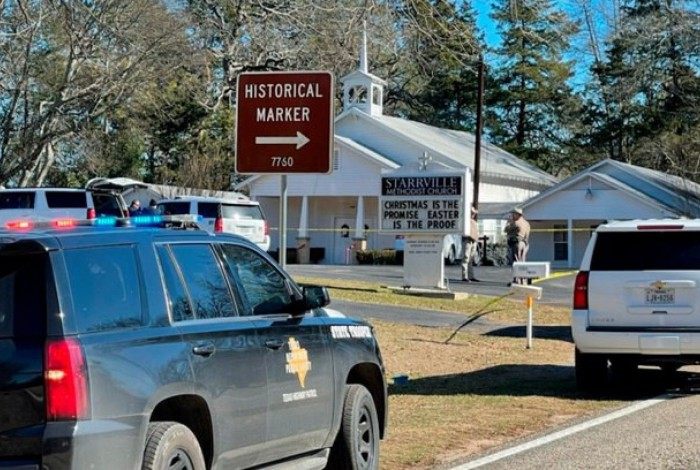 A polícia do condado de Smith investiga um tiroteio fatal na Igreja Metodista de Starville em Winona, Texas, na manhã deste domingo (03)