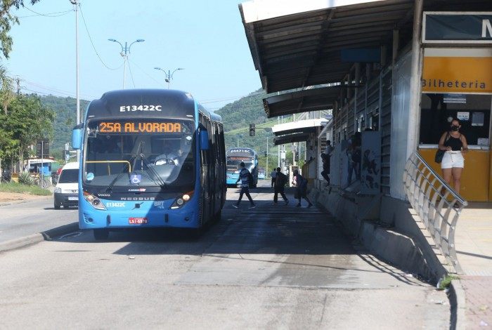 Fiscais da SMTR fizeram vistorias em 136 estações de BRT e nas garagens dos ônibus articulados