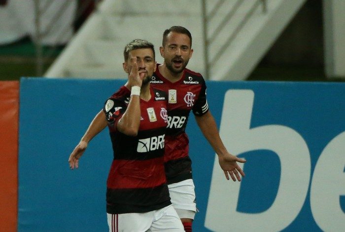 Flamengo e Fluminense se enfrentam no Maracanã pela 28ª rodada do Campeonato Brasileiro. Gol do Arrascaeta