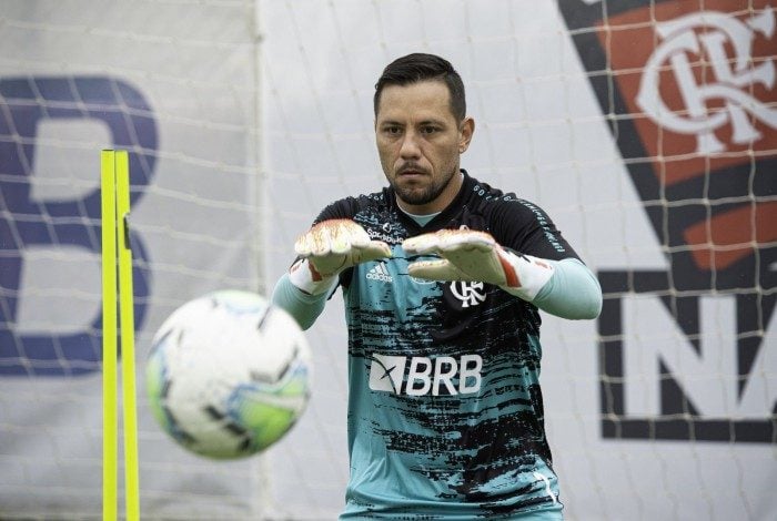 Diego Alves voltou a se lesionar