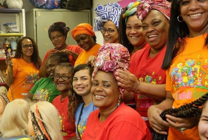 Por causa da pandemia, aulas v&atilde;o acontecer pela Internet