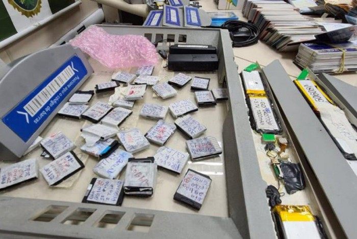 Polícia prende quadrilha que clonava e roubava benefícios, como auxílio emergencial e Bolsa Família