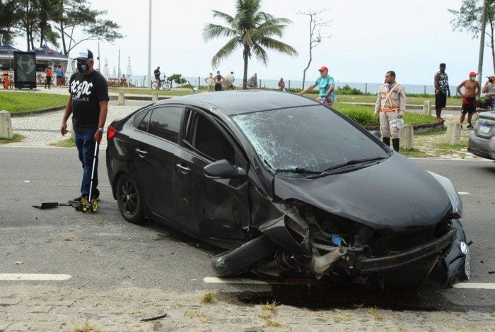 Veículo foi abandonado por militar que atropelou e matou ciclista 