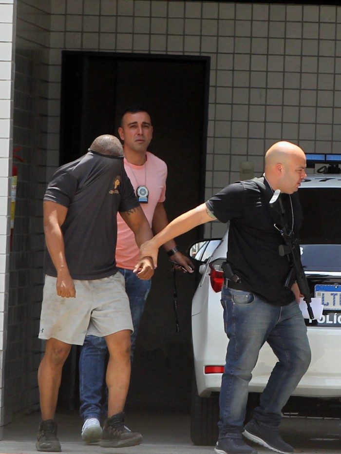 Capit&atilde;o dos Bombeiros que atropelou o ciclista chega ao IML para fazer exames de corpo de delito