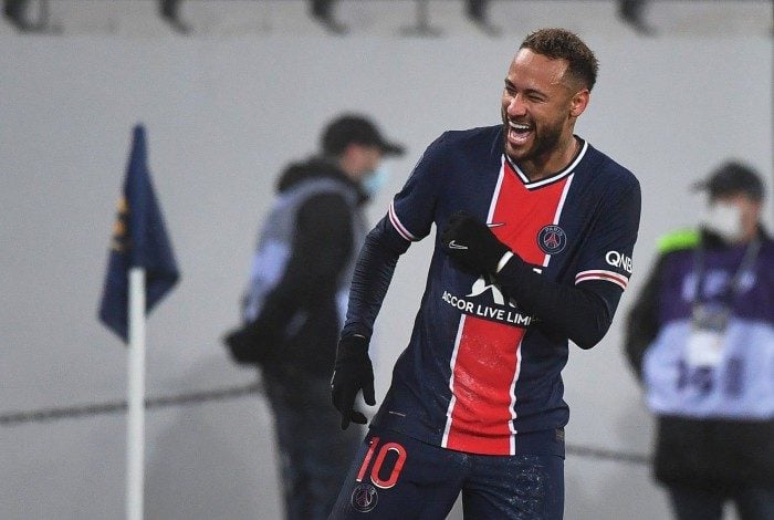 De pênalti, Neymar marcou o segundo gol do PSG