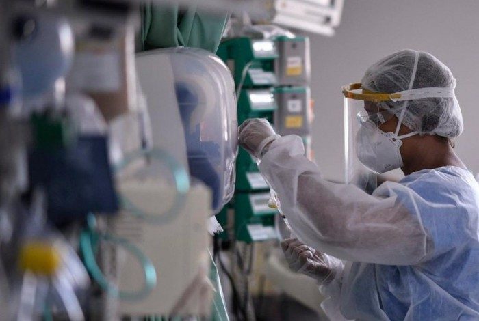 Hospitais privados estão no final de estoque de insumos