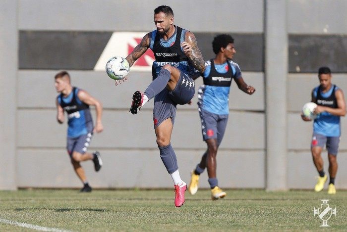 Após o descanso no empate com o Palmeiras, Leandro Castan volta ao Vasco contra o Bahia