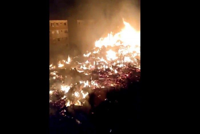 Incêndio destrói ocupação e deixa 250 famílias desabrigadas em Santa Cruz