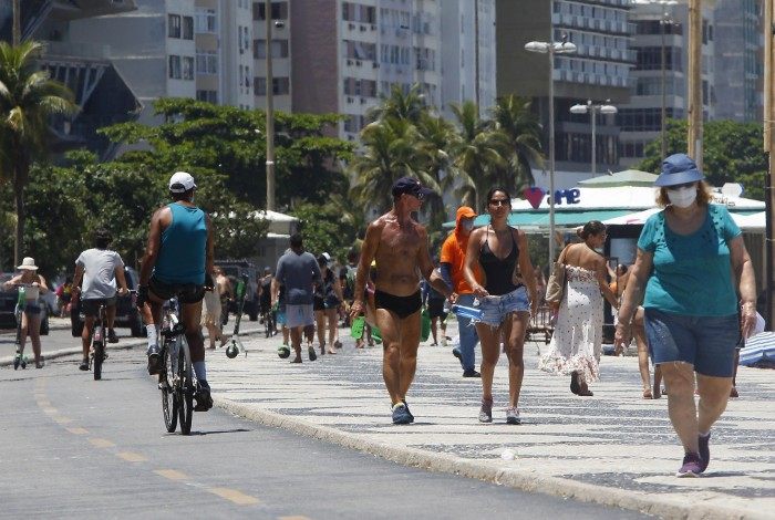 Movimentação na orla de Copacabana