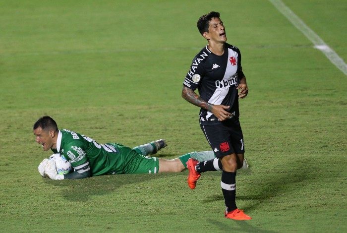 Vasco encarou o Coritiba em São Januário