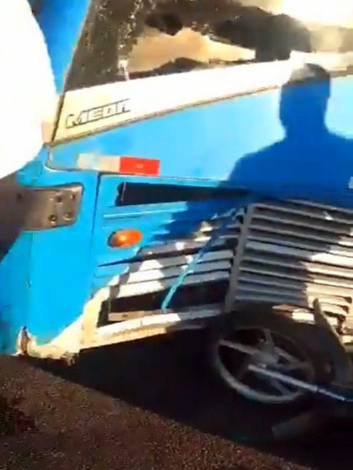 Acidente aconteceu na pista sentido Santa Cruz da Avenida Dom Jo&atilde;o VI - Reprodução / Internet