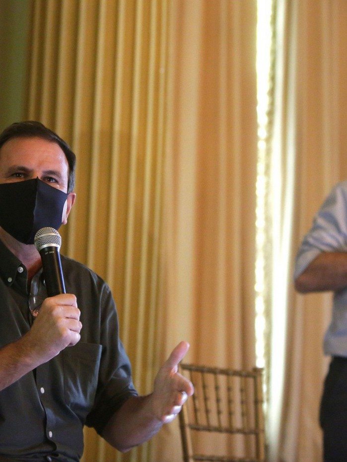 O prefeito Eduardo Paes e o secret&aacute;rio municipal de Sa&uacute;de, Daniel Soranz, apresentam plano de vacina&ccedil;&atilde;o da cidade do Rio