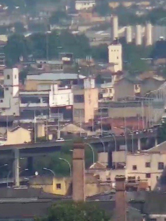 Linha Vermelha ficou engarrafada após acidente