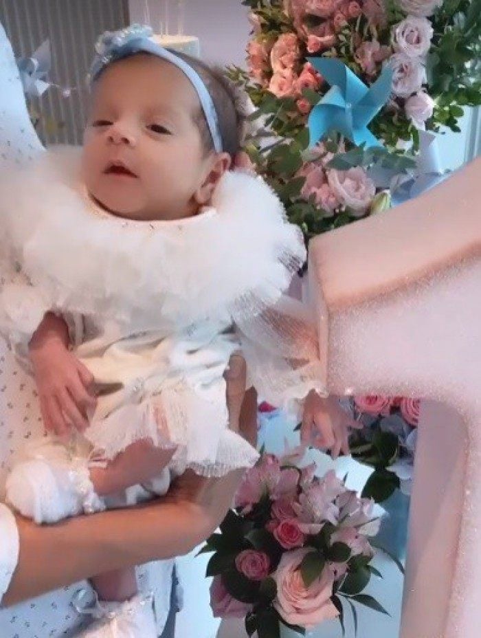 Romana Novais mostra detalhes do m&ecirc;svers&aacute;rio de Raika - reprodução do instagram