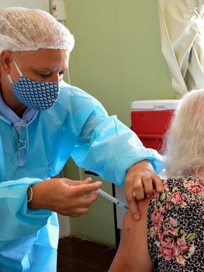 Ap&oacute;s vacina&ccedil;&atilde;o, surtos de covid-19 em asilos s&atilde;o zerados, afirma prefeitura do Rio