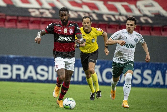 Flamengo e Palmeiras se enfrentam neste domingo