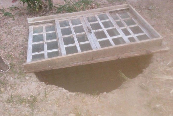 Poço onde o bebê foi encontrado boiando pela mãe 