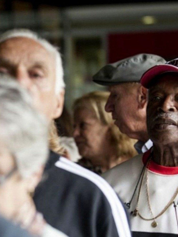 A maioria dos aposentados e pensionistas (67,5%), sobrevive com salário mínimo de R$ 1.100 - Marcelo Camargo/Agência Brasil