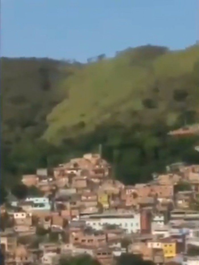 Tiros foram registrados na Comunidade da Barão - Reprodução