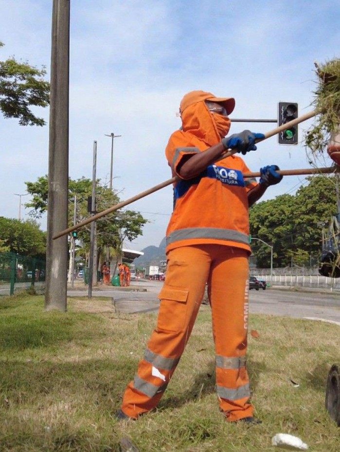 Limpeza na Estrada dos Bandeirantes - Divulgação