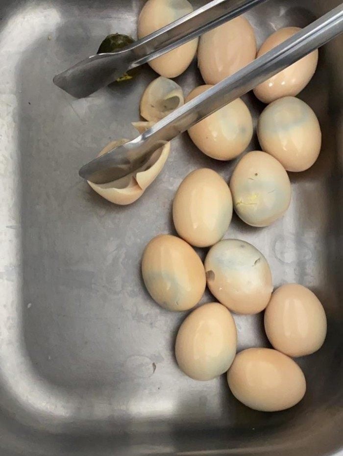 H&aacute; tr&ecirc;s semanas, refei&ccedil;&atilde;o oferecida na UPA de Magalh&atilde;es Bastos tem apenas ovo cozido, arroz e feij&atilde;o - REPRODU&Ccedil;&Atilde;O TWITTER