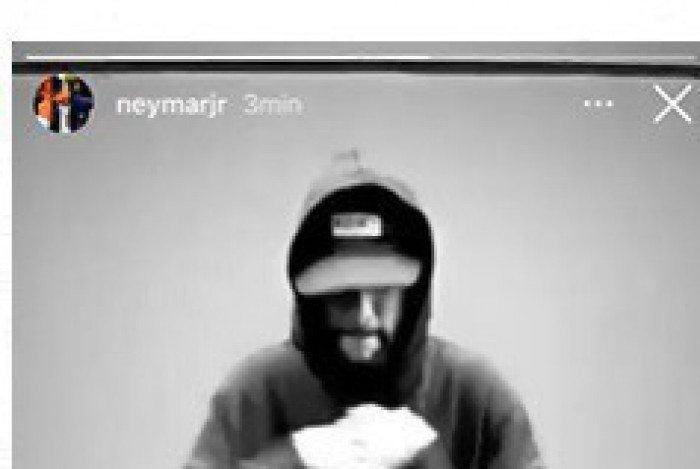 Neymar dan&ccedil;ando