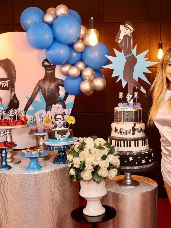 Melody teve Anitta como tema de sua festa de anivers&aacute;rio de 14 anos