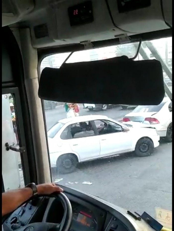 Motorista bate de propósito em outro carro na Avenida Brasil e cena viraliza