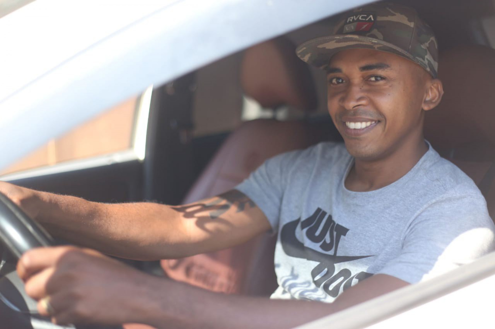 O motorista William Marcelo é um dos quatro sócios da cooperativa  - Laís Dantas / Voz da Baixada