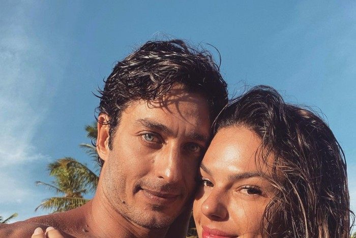 Isis Valverde e o marido André Resende