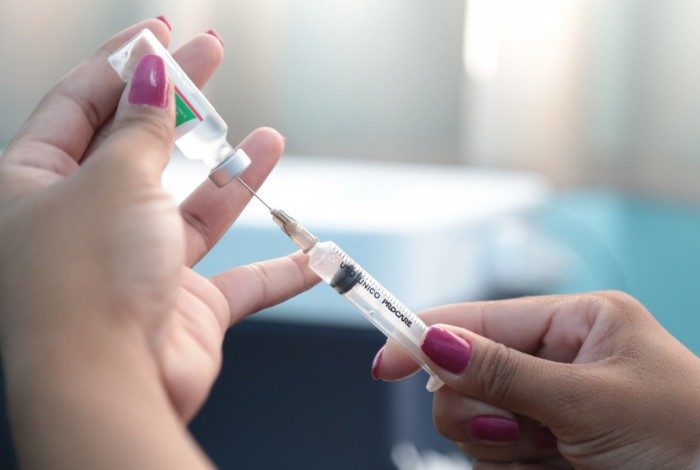 Brasil poderá ter uma vacina nacional contra o novo coronavírus no próximo ano