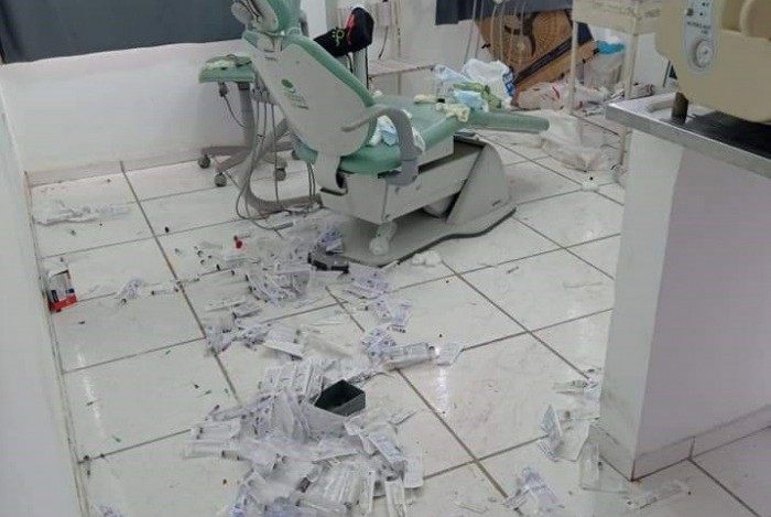 Consultórios de posto de saúde de São  Gonçalo foram invadidos e tiveram equipamentos depredados 