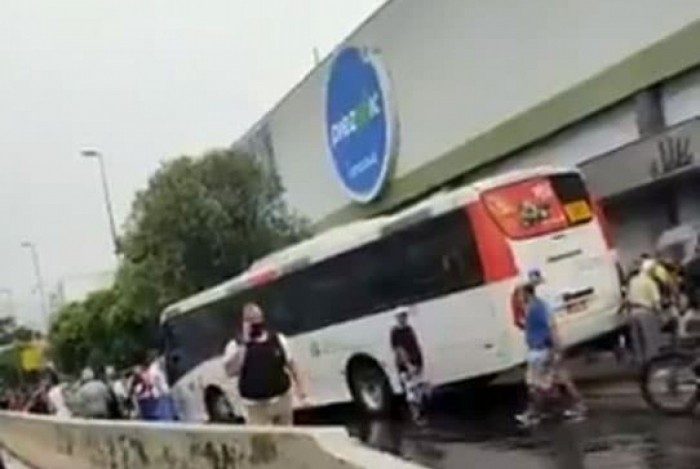 Acidente de ônibus na Taquara