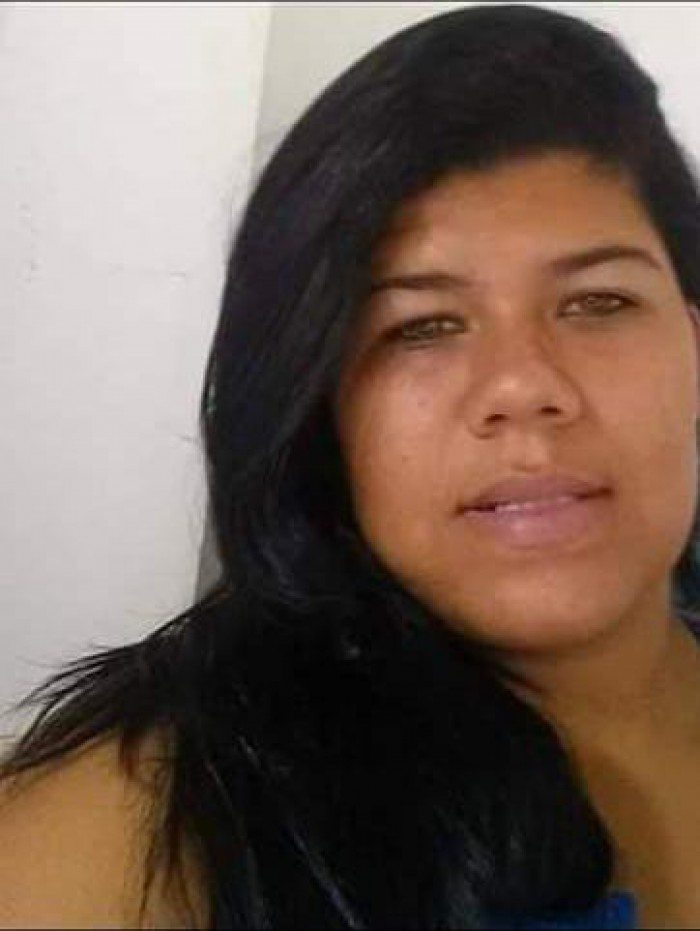 Jéssica Gomes Pereira é moradora do Morro da Babilônia, Zona Sul do Rio, e trabalha como vendedora ambulante no calçadão da praia