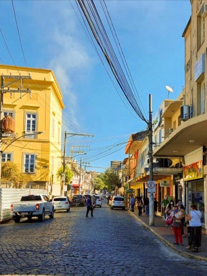 Rua Caetano Furquim concentra boa parte das farmácias de Vassouras