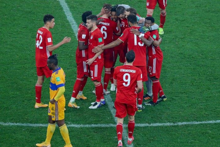 Jogadores do Bayern de Munique comemoram o gol de Pavard, que garantiu o Mundial de Clubes sobre o Tigres