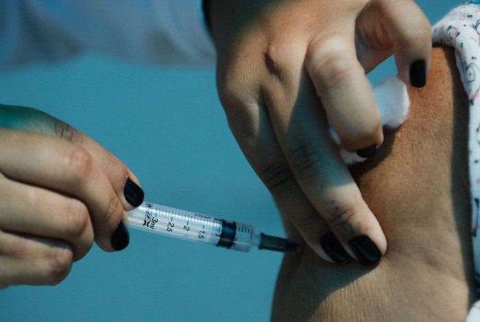 Segundo o governo federal, todos os idosos acima de 90 anos já foram vacinados no Brasil