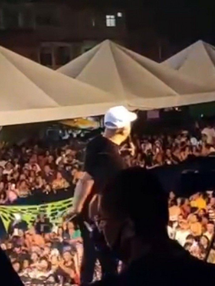 O show não autorizado do cantor Belo, na Maré, por exemplo, gerou aglomeração