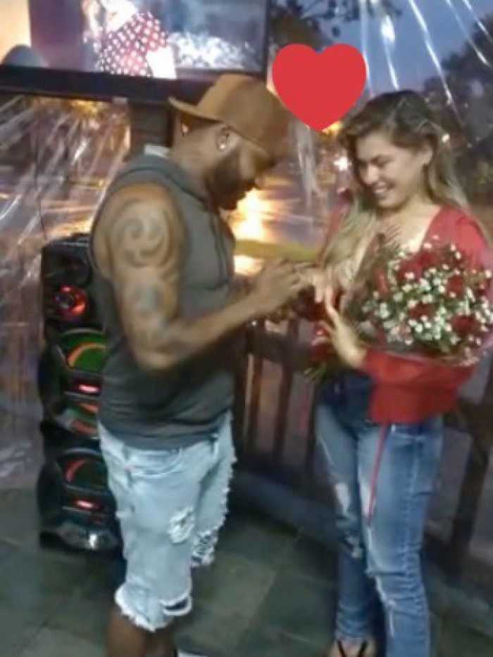 Jobson faz pedido de casamento