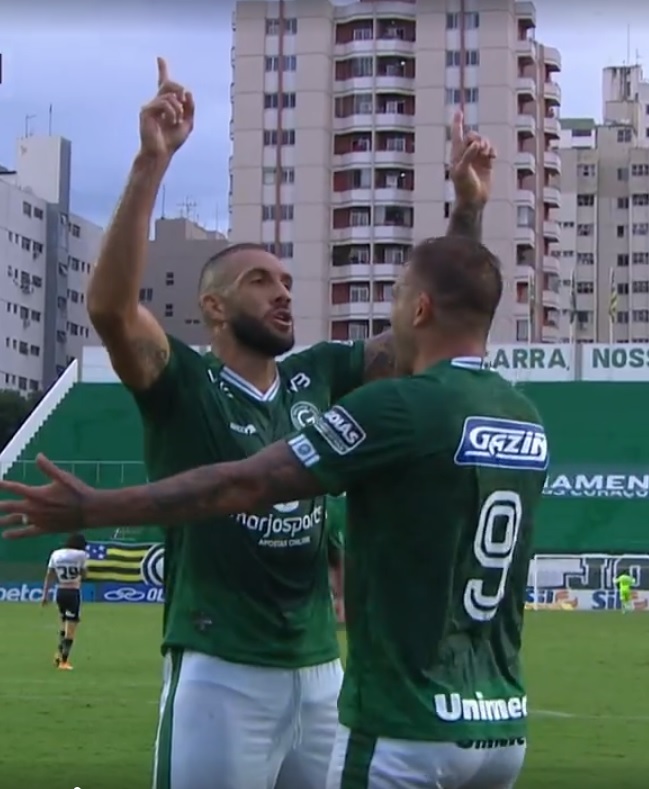 Fernandão e He-Man comemoram o segundo gol do Goiás
