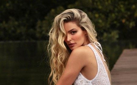 Kseniya Sobchak suratda yalangoch