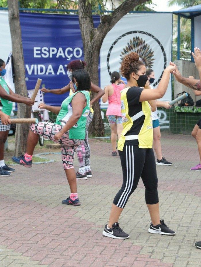 Os alunos do Programa Vida Saudável - parceria entre os governos municipal e federal - podem participar gratuitamente de quantas atividades físicas desejarem
